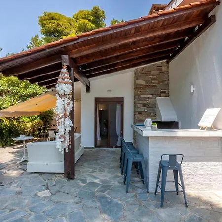 Lost Palms Jacuzzi & Pool Sani (Chalkidiki)